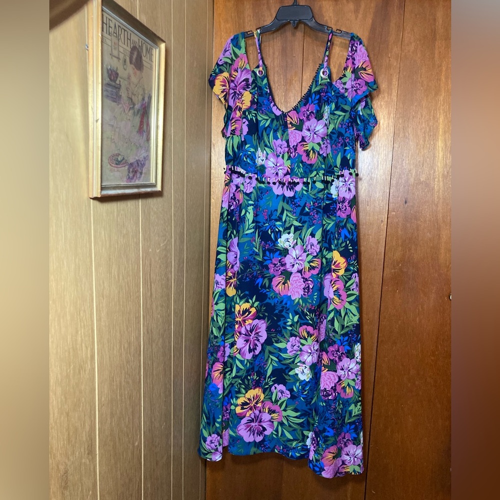 Tropical Floral V-Neck Maxi Dress
